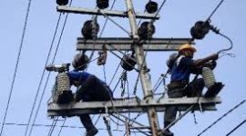 ilustrasi Petugas PLN