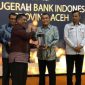 Penghargaan dari Bank Indonesia (BI) 2022 dalam penekanan inflasin di daerah diberikan kepada Wakil Bupati Pijay Said Mulyadi di Banda Aceh. Rabu (30/11) di Banda Aceh.