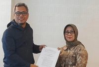 Dewan Pers menyerahkan Rancangan Peraturan Presiden terhadap media berkelanjutan kepada Kemenkomimfo RI, Jum'at 17 Februari 2023  (Foto : SMSI)
