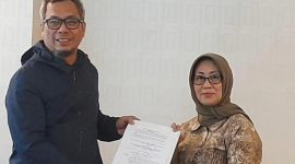 Dewan Pers menyerahkan Rancangan Peraturan Presiden terhadap media berkelanjutan kepada Kemenkomimfo RI, Jum'at 17 Februari 2023  (Foto : SMSI)