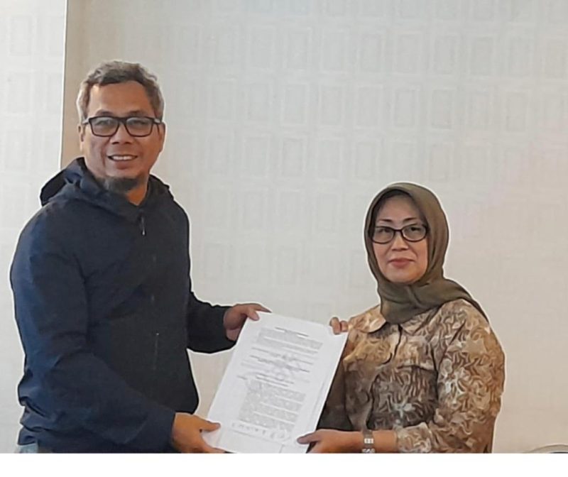 Dewan Pers menyerahkan Rancangan Peraturan Presiden terhadap media berkelanjutan kepada Kemenkomimfo RI, Jum'at 17 Februari 2023  (Foto : SMSI)
