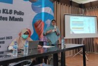 Wakil Ketua Ikatan Dokter Anak Indonesia (IDAI) Aceh, dr Aslinar saat menyampaikan materi dalam diskusi Perkembangan Kasus dan imunisasi Polio di Aceh.