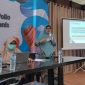 Wakil Ketua Ikatan Dokter Anak Indonesia (IDAI) Aceh, dr Aslinar saat menyampaikan materi dalam diskusi Perkembangan Kasus dan imunisasi Polio di Aceh.