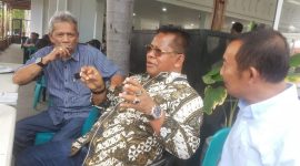 Mantan Walikota Banda Aceh Aminullah Usman (tengah) menjelaskan soal Absen Pemko Banda Aceh tahun sebelumnya pada kontestasi Adi Pura, karena Kementerian LHK menunda melaksanakan ajang tersebut di seluruh Indonesia karena Covid 19.(foto: Basrul bandapos)
