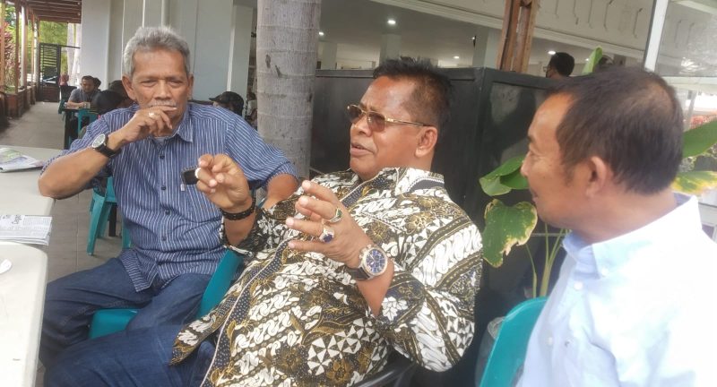 Mantan Walikota Banda Aceh Aminullah Usman (tengah) menjelaskan soal Absen Pemko Banda Aceh tahun sebelumnya pada kontestasi Adi Pura, karena Kementerian LHK menunda melaksanakan ajang tersebut di seluruh Indonesia karena Covid 19.(foto: Basrul bandapos)