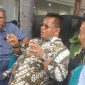 Mantan Walikota Banda Aceh Aminullah Usman (tengah) menjelaskan soal Absen Pemko Banda Aceh tahun sebelumnya pada kontestasi Adi Pura, karena Kementerian LHK menunda melaksanakan ajang tersebut di seluruh Indonesia karena Covid 19.(foto: Basrul bandapos)