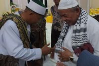 Ketua Umum Tanfiziyah PAS Aceh Tu Bulqaini Tanjongan menyampaikan misi dan visi Partai Adil Sejahtera Aceh kepada Abu Haji Muhammad Ali (Abu Paya Pasi) sekaligus meminta petuah dalam rangka mewujudkan cita-cita dan harapan para pendiri partai kepada abu Paya Pasi