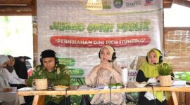 Penjabat Ketua TP- PKK Aceh, Ayu Marzuki, saat menjadi narasumber pada kegiatan talkshow 
