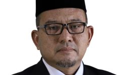 Kakanwil Kemenag Aceh  
 Drs H.Azhari