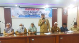 Plt, Kepala Perwakilan BKKBN Aceh Husni Thamrin menyampaikan tahun 2024 menargetkan angka stunting di Aceh bisa turun pada angka 14 persen dengan program banggakencana bersatu Senin (5/6/2023) di Aula Kantor Perwakilan BKKBN Aceh