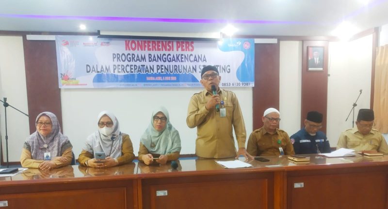 Plt, Kepala Perwakilan BKKBN Aceh Husni Thamrin menyampaikan tahun 2024 menargetkan angka stunting di Aceh bisa turun pada angka 14 persen dengan program banggakencana bersatu Senin (5/6/2023) di Aula Kantor Perwakilan BKKBN Aceh