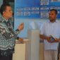 Sekda Kabupaten Aceh Besar Drs Sulaimi MSi berkomunikasi dengan Camat Sukamakmur Azhari SH MSi saat melakukan inspeksi mendadak di kantor Camat setempat, Reuhat Tuha, Kamis (14/9/2023).