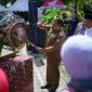 Pj Bupati Aceh Besar, Muhammad Iswanto SSTP MM memukul beduk tanda dibukanya RIAB FAIR X di Komplek RIAB Gampong Gue Gajah, Kecamatan Darul Imarah, Aceh Besar, Senin (11/9/2023)