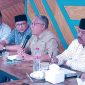 Ketua Kafilah Farhan AP memimpin rapat terakhir mengenai persiapan menjelang keberangkatan rombongan MTQ ke Kabupaten Simeulue, Aceh Besar, Senin (20/11/2023). FOTO/ MC ACEH BESAR