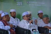 Tgk H.Syaikh H.Hasanoel Bashry (Abu Mudi) didampingi oleh Ketua Umum MPP PAS Aceh Tu Bulqaini Tanjongan (kiri) dan Tgk.Syaikh H.Mawardi Waly (kanan) Kamis (21/12/2023).
