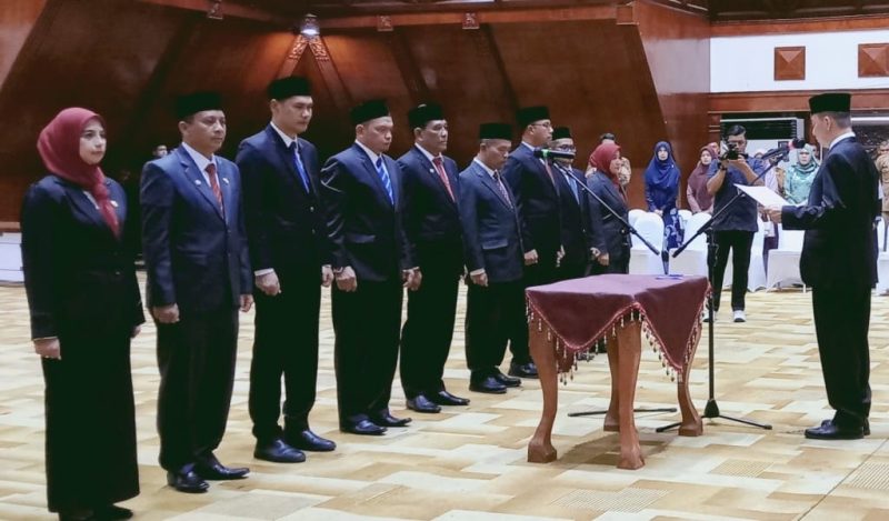 Pj Gubernur Aceh, Achmad Marzuki melantik pejabat eselon II di Anjong Monmata Banda Aceh, Selasa (2/1/2024), Foto : Acehstandar.com
