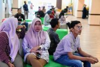 Antrian warga yang memanfaatkan layanan di MPP Lambaro Aceh Besar. Foto : MC Aceh Besar