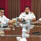 Pj Bupati Aceh Besar, Muhammad Iswanto SSTP MM bersama Asisten II M.Ali S.Sos dan para OPD menghadiri Zoom Meeting dengan topic Pilot Project Smart Farming Padi di Aceh Besar di Gedung Dekranasda, Gampong Gani, Kecamatan Ingin Jaya, Aceh Besar, Rabu (31/01/2024). FOTO/MC ACEH BESAR