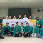 Rektor USK dan para Purek melakukan foto bersama dengan mahasiswa yang akan mengikuti program pertukaran pelajar di Malaysia
