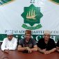 Ketua Umum Mejelis Pimpinan Pusat Partai Adil Sejahtera (PAS) Aceh Tu Bulqaini Tanjongan (Baju dan Peci Putih) didampingi Jajaran Pengurus saat melakukan tanggapan isu penggelembungan suara oleh Caleg DPRK PAS Dapil II di Tanah Luas Aceh Utara Rabu (6/3/2024) di Banda Aceh