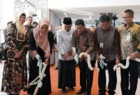 Pemotongan pita dilakukan secara bersama oleh Regional CEO BSI Aceh, Kepala Perwakilan BI Aceh, Kepala OJK Aceh, Ust Masrul Aidi, Pj Ketua TP PKK - Ibu Mellani Bustami & Ketua IIKBSI Aceh, Senin (18/3/2024).