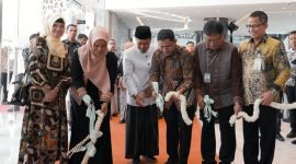 Pemotongan pita dilakukan secara bersama oleh Regional CEO BSI Aceh, Kepala Perwakilan BI Aceh, Kepala OJK Aceh, Ust Masrul Aidi, Pj Ketua TP PKK - Ibu Mellani Bustami & Ketua IIKBSI Aceh, Senin (18/3/2024).