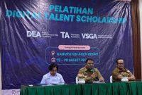 Sekda Drs.Sulaimi, M.Si didampingi Plt Kadiskominfo Aceh Besar memberikan sambutan dan arahan di acara Digitalent UMKM. (Foto : MC Aceh Besar)