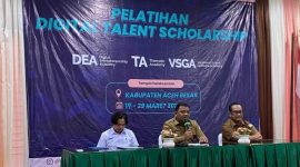 Sekda Drs.Sulaimi, M.Si didampingi Plt Kadiskominfo Aceh Besar memberikan sambutan dan arahan di acara Digitalent UMKM. (Foto : MC Aceh Besar)