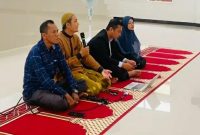 Pimpinan Pesantren Modern Al-Falah Abu Lam U Ust Muhammad Fajri, S.Pd.I sedang menyampaikan tausiah bertema nilai-nilai yang terkandung dalam Puasa Ramadhan yang disampaikan pada kegiatan Buka Puasa Bersama Keluarga Besar Alumni Dayah Abu Lam U, Sabtu (23/03/2024) di Aula Dayah tersebut