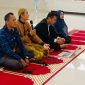 Pimpinan Pesantren Modern Al-Falah Abu Lam U Ust Muhammad Fajri, S.Pd.I sedang menyampaikan tausiah bertema nilai-nilai yang terkandung dalam Puasa Ramadhan yang disampaikan pada kegiatan Buka Puasa Bersama Keluarga Besar Alumni Dayah Abu Lam U, Sabtu (23/03/2024) di Aula Dayah tersebut