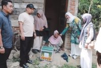 Jelang hari raya Idul Fitri Tahun 1445 H, Pj Bupati Aceh Besar Muhammad Iswanto, SSTP, MM salurkan Bansos untuk Lansia, Anak Yatim, dan Fakir Miskin, Minggu (7/4/2024).