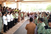 Ratusan keuchik yang tergabung dalam APDESI Aceh melakukan demo di depan kantor Gubernur Aceh meminta merevisi UUPA untuk menyesuaikan dengan UU No 6 tahun 2014 tentang desa agar bisa menjabat 8 tahun Jumat (19/4/2024) di depan Kantor Gubernur Aceh.Foto : bandapos.com