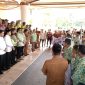 Ratusan keuchik yang tergabung dalam APDESI Aceh melakukan demo di depan kantor Gubernur Aceh meminta merevisi UUPA untuk menyesuaikan dengan UU No 6 tahun 2014 tentang desa agar bisa menjabat 8 tahun Jumat (19/4/2024) di depan Kantor Gubernur Aceh.Foto : bandapos.com