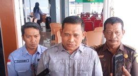 Asisten Intelijen Kejati Aceh, Mukhzan SH, MH didampingi oleh Kasie Penkum Ali Rasab Lubis (Foto: jbnn.net)