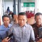 Asisten Intelijen Kejati Aceh, Mukhzan SH, MH didampingi oleh Kasie Penkum Ali Rasab Lubis (Foto: jbnn.net)