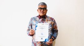 Penjabat (Pj) Gubernur Aceh Bustami SE, M.Si menerima penghargaan Digital Goverment Award (DGA) Summit 2024 dari Presiden RI Joko Widodo di Istana Negara pada Senin (27/5/2024). Foto: Biro Adpim Setda Aceh.
