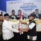 Pj Gubernur Aceh Bustami melakukan pelepasan jamaah haji kloter Pertama Jamaah Calon Haji Aceh di Asrama Haji di Banda Aceh. Kloter pertama ini terbang menuju Arab Saudi pada hari Rabu 29 Mei 2024 melalui Bandara Internasional Sultan Iskandar Muda.(Foto :Biro Adpim Setda Aceh)