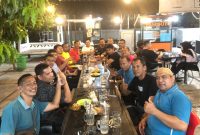 Ketua Kemenag Koba FC yang baru terpilih Hadi Taruna bersama seluruh anggotanya Ngopi bareng (Ngobar) di Abu Dhabi Coffee Ateuk Pahlawan Senin (3/06/2024) malam.