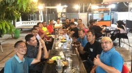 Ketua Kemenag Koba FC yang baru terpilih Hadi Taruna bersama seluruh anggotanya Ngopi bareng (Ngobar) di Abu Dhabi Coffee Ateuk Pahlawan Senin (3/06/2024) malam.