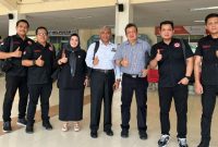 Ahli Pertanahan Prof Dr Muhammad Yamin SH MS, CN melakukan foto bersama Kuasa Hukum PT Gading Bhakti Zulkifli Nasution dan Timnya