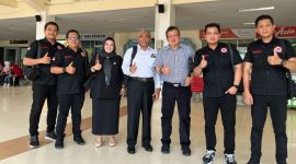 Ahli Pertanahan Prof Dr Muhammad Yamin SH MS, CN melakukan foto bersama Kuasa Hukum PT Gading Bhakti Zulkifli Nasution dan Timnya
