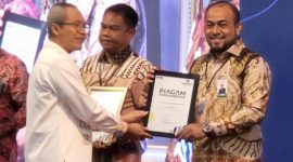 Pimpinan KPK, Alexander Marwata, AK, SH, MH. CFE kepada Plt. Dirut Bank Aceh, Fadhil Ilyas di Gedung Gradika Bhakti Praja, Semarang Jawa Tengah pada tanggal 11 Juli 2024 (Foto: Dok Humas Bank Aceh Syariah)