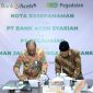 Plt Dirut Bank Aceh, Fadhil Ilyas dan Chief of Transformation Office PT Pegadaian, Mulyono menandatangani MoU penguatan kerja sama dan sinergi dalam upaya ekspansi dan meningkatkan layanan digital di Bank Aceh Kantor Pusat Banda Aceh, Rabu (17/7/2024). Foto : Humas Bank Aceh
