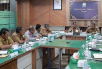 Pj Bupati Muhammad Iswanto dan jajaran Organisasi Perangkat Daerah (OPD) Aceh Besar dalam Rakor PON bersama Pj Sekda Aceh Azwardi. (Foto: MC Aceh Besar)
