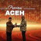 Pj Gubernur Bustami Hamzah menerima award UHC dari Wapres Ma'ruf Amin. Foto Ist