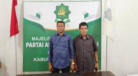 Hasbi Affan (Cekbi) bersama Calon Bupati Aceh Timur Tgk Ridwan Abubakar (Nektu) 
Foto : Ist