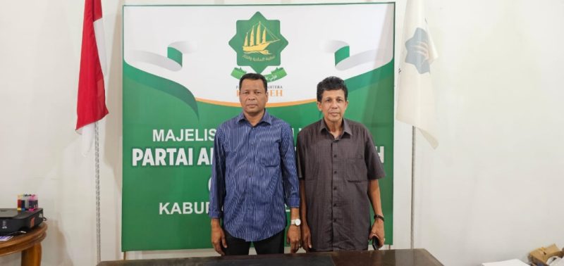 Hasbi Affan (Cekbi) bersama Calon Bupati Aceh Timur Tgk Ridwan Abubakar (Nektu)
Foto : Ist