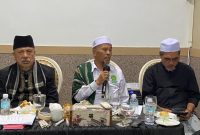 Ketua Umum PAS Aceh Tgk H.Tu Bulqaini Tanjongan (tengah) sedang memberi arahan kepada caleg terpilih DPRK dan DPRA  saat penutupan acara Daurah Siyasah I Partai Adil Sejahtera Aceh Rabu 21Agustus 2024 di Banda Aceh (Foto :BANDAPOS)