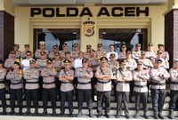 Kapolda Aceh Irjen Achmad Kartiko melakukan foto bersama usai upacara serah terima jabatan (Sertijab) Wakapolda Aceh dan Irwasda di Mapolda Aceh  Rabu (28/8/2024).