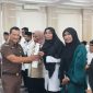 Tim Penyuluhan dan Penerangan Hukum Kejaksaan Tinggi (Kejati) Aceh memberikan Sosialisasi Pencegahan tentang Tindak Pidana Korupsi (Tipikor), terhadap pengelolaan dan penggunaan Dana Operasional Sekolah (BOS) sesuai peraturan dan perundang-undangan Senin (19/08/2024) di Aula Kanwil Kemenag Aceh maupun melalui Zoom. (Foto: Ist).